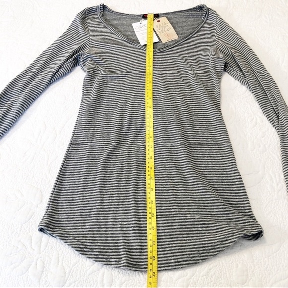 T Party NWT Embroidered Sleeve Gray Stripe Tee - S - Picture 10 of 11